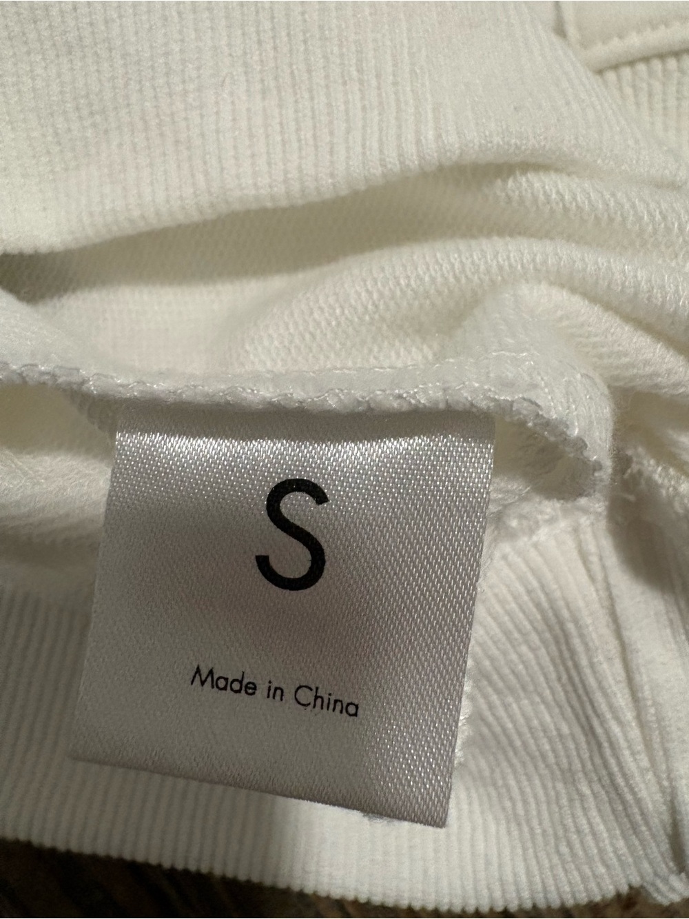 Women’s Sweater With Pockets $10.00 Size Small Never Worn - Picture 6 of 6